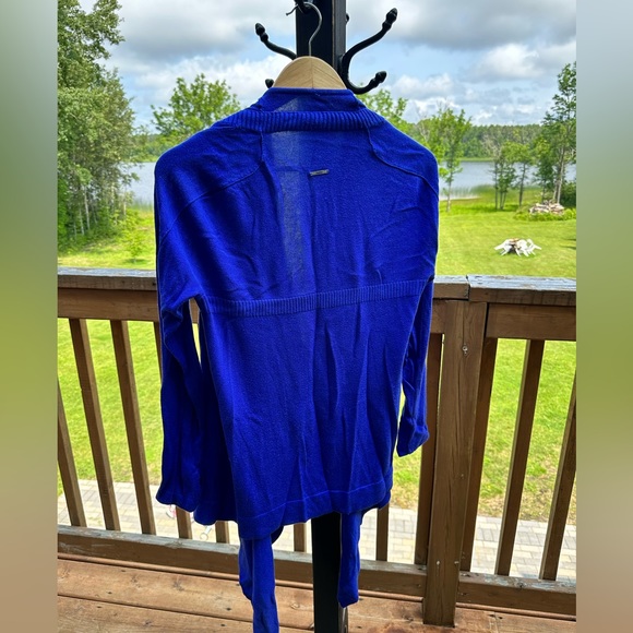 Lululemon Knit Wrap, Medium - Picture 2 of 3